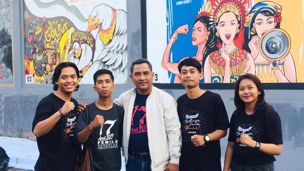 Lomba mural digelar oleh Komunitas Peduli Pemilu dan Demokrasi (KPPD) Provinsi Bali untuk mensosialisasikan Pemilu 2019 pada generasi milenial di Bali (16/4/2019). 