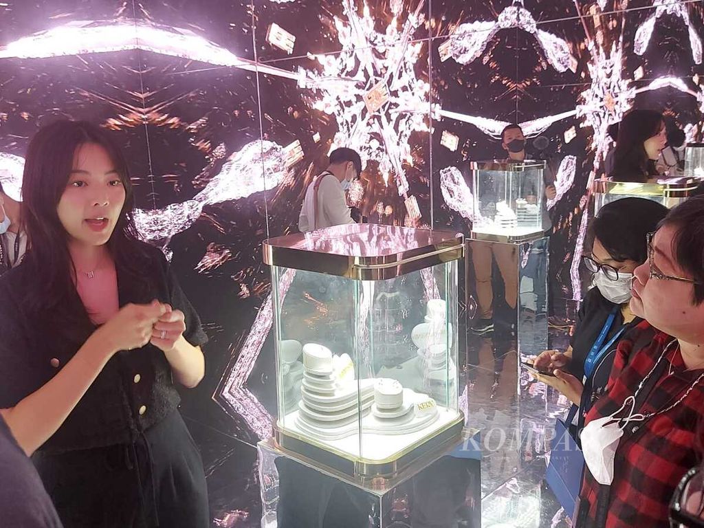 Peluncuran koleksi perhiasan Ahvagary ini dilaksanakan di tengah pameran Bridestory Market, Jumat (3/3/2023), di ICE BSD, Tangerang.