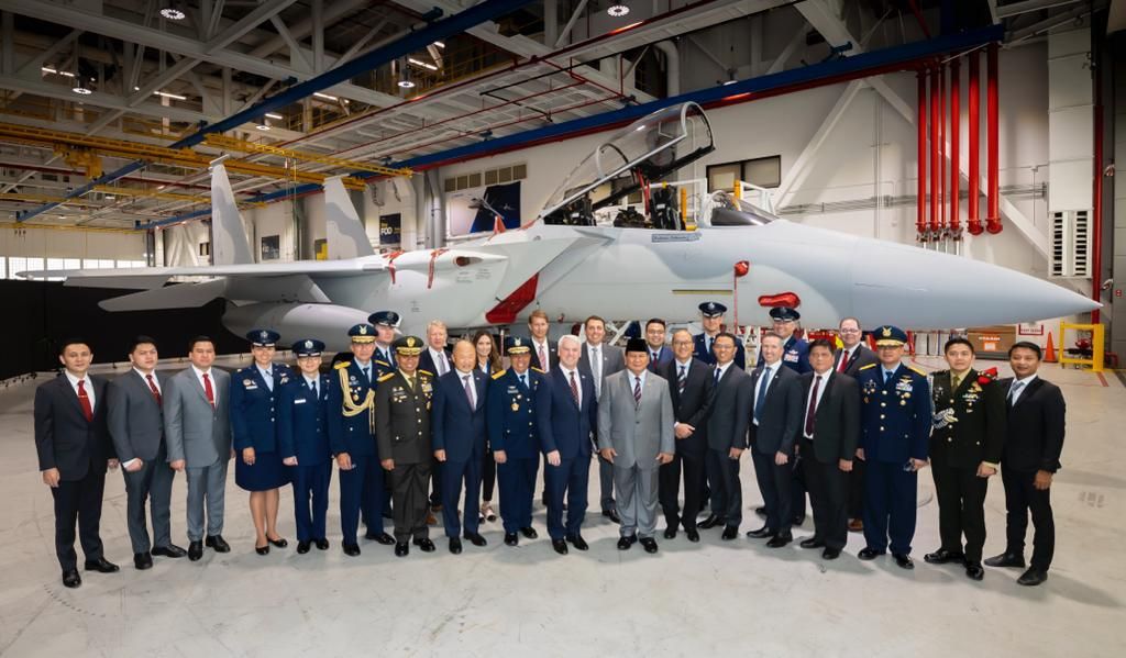 Menteri Pertahanan Prabowo Subianto dan rombongan usai mengunjungi lini produksi F15EX di St Louis, Amerika Serikat, Senin (21/8/2023) waktu setempat.