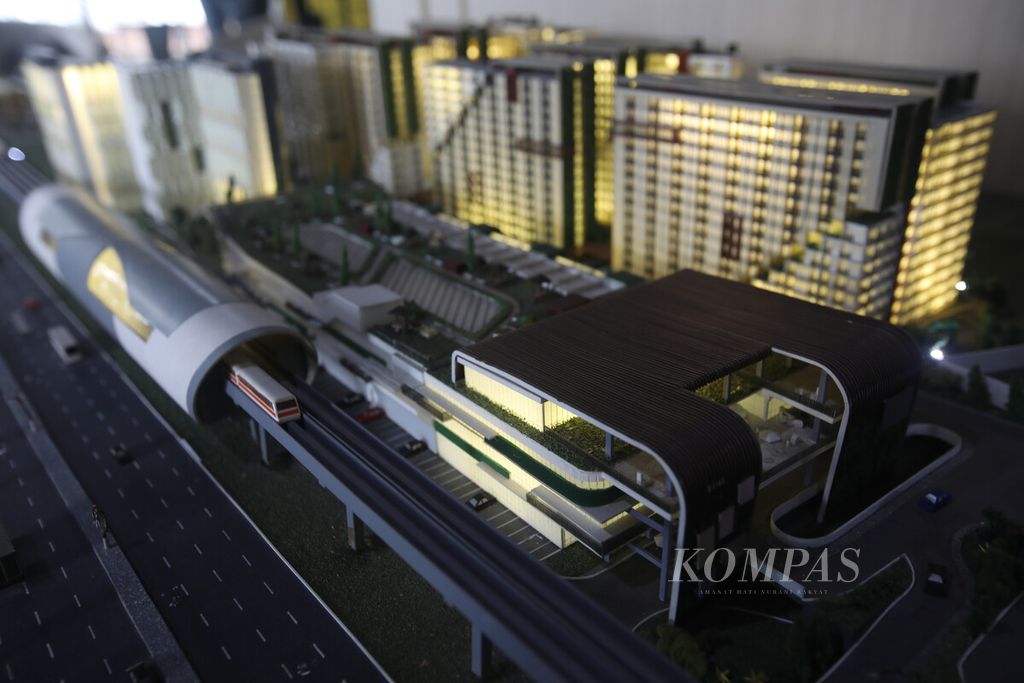 Maket Stasiun Lintas Rel Terpadu (LRT) Jabodebek Jatibening, Bekasi, Jawa Barat yang dibangun berdekatan dengan proyek apartemen, Kamis (10/3/2022). Hunian memiliki konsep transit oriented development (TOD) yang langsung terhubung dengan akses transportasi ke stasiun LRT. 