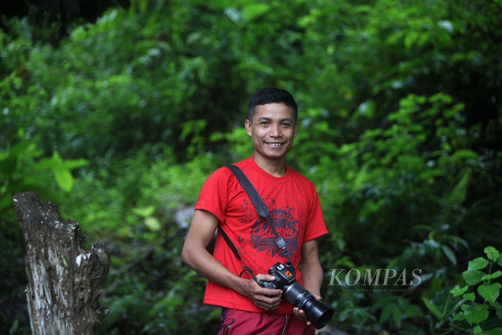 Ardin Mokodompit, anggota Masyarakat Mitra Polisi Hutan di Taman Nasional Bogani Nani Wartabone, saat ditemui di Suwawa Timur, Kabupaten Bone Bolango, Provinsi Gorontalo, Senin (18/7/2022).