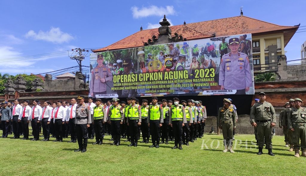 Polda Bali menggelar Operasi Cipta Kondisi Agung mulai Jumat (17/3/2023) sampai Selasa (21/3/2023). Suasana apel Operasi Cipta Kondisi Agung 2023, yang dipimpin Kepala Polda Bali Inspektur Jenderal Putu Jayan Danu Putra.