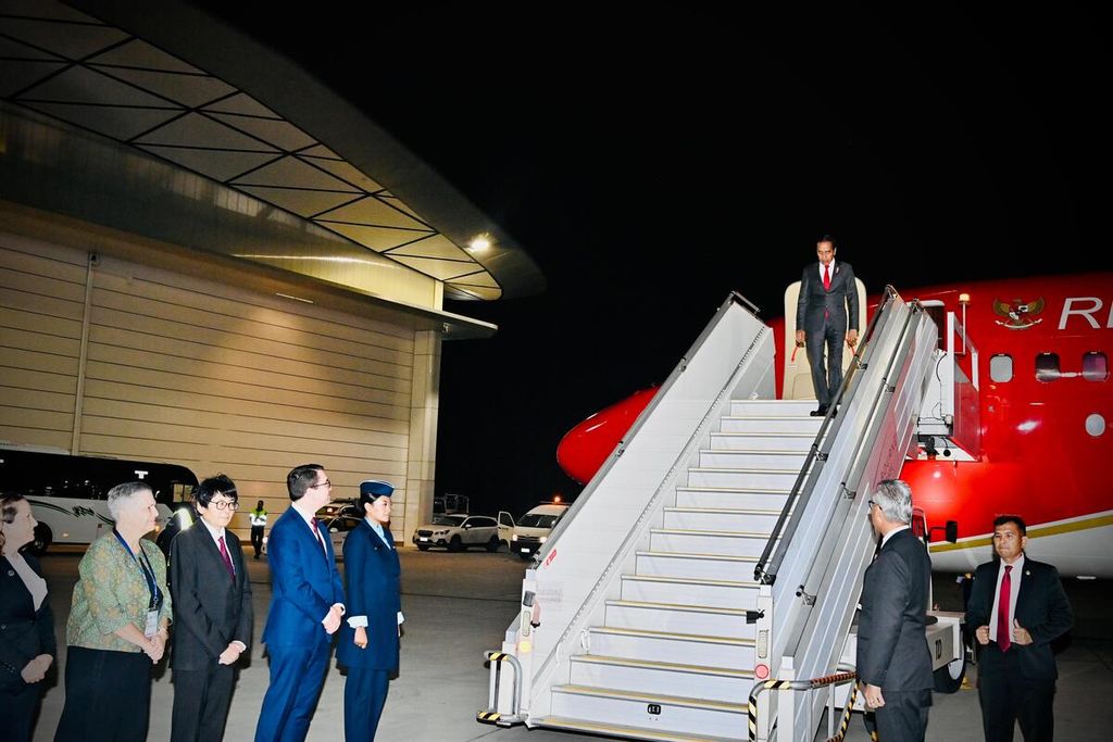 Presiden Joko Widodo tiba di Melbourne, Australia, pada Senin (4/3/2024) sekitar pukul 20.45 waktu setempat. Setelah menempuh penerbangan selama kurang lebih enam jam dari Jakarta, pesawat kepresidenan Indonesia-1 yang membawa Presiden dan rombongan mendarat di Bandar Udara Melbourne Jet Base.