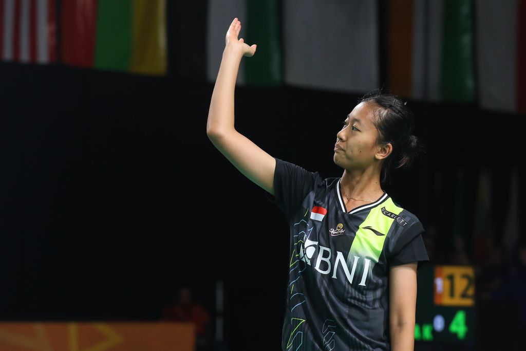 Putri Kusuma Wardani menyumbangkan kemenangan bagi Indonesia saat mengalahkan Kazakhstan, 5-0, pada penyisihan grup Kejuaraan Asia Bulu Tangkis Beregu, di Setia City Convention Centre, Selangor, Malaysia, Selasa (13/2/2024). Putri mengalahkan Kamila Smagulova, 21-9, 21-7.