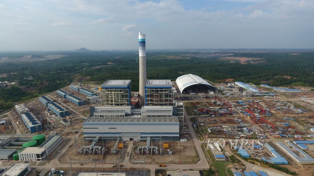 Kawasan PLTU mulut tambang Sumsel 8 berkapasitas 2 x 660 Megawatt di Kabupaten Muara Enim, Sumatera Selatan, Selasa (16/11/2021). Proyek digarap perusahaan konsorsium antara Bukit Asam dan perusahaan China, Huadian Hongkong Company Ltd yang bernama PT Huadian Bukit Asam Power (HBAP).