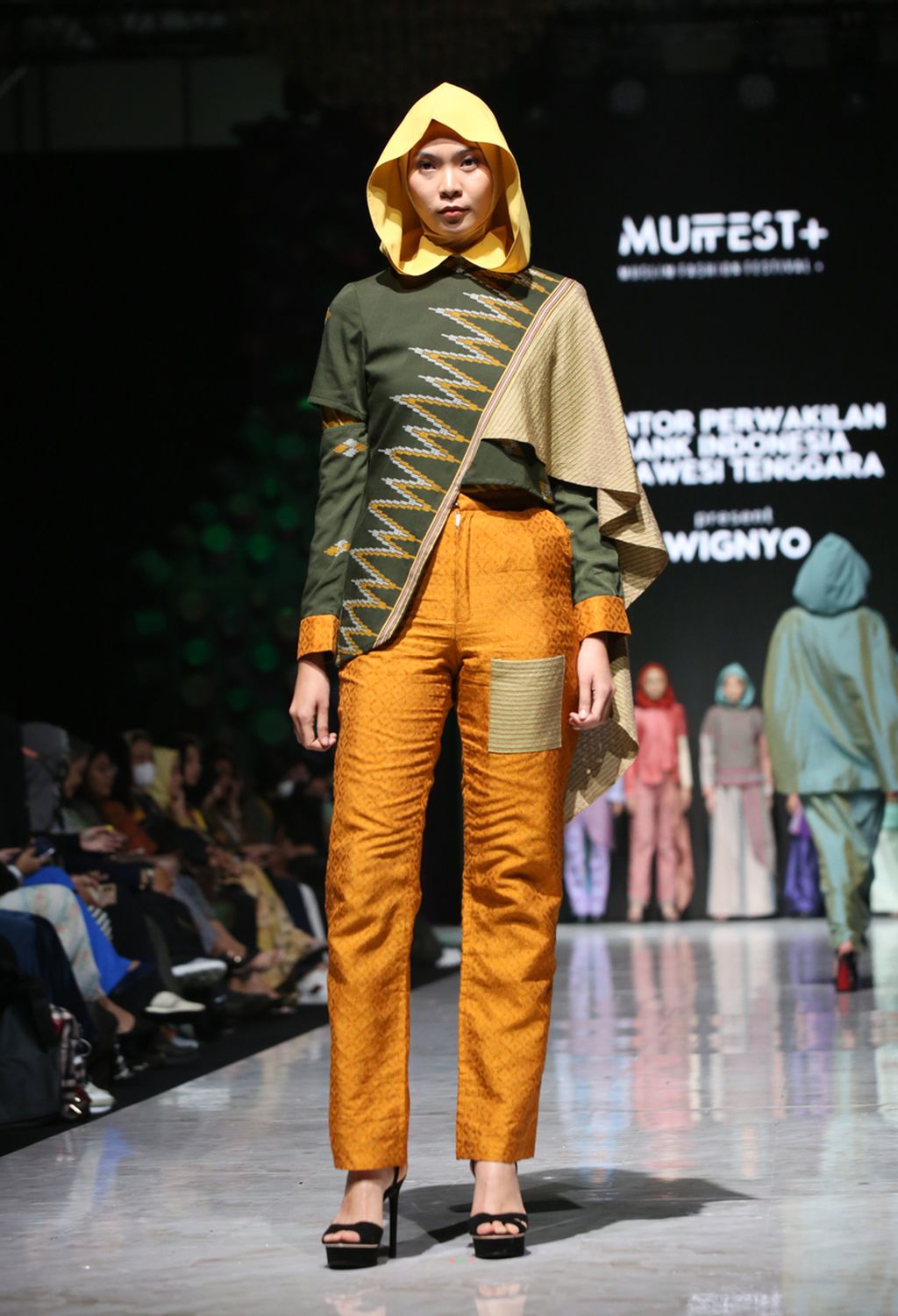 Karya perancang Wignyo di ajang Muslim Fashion Festival 2023 di Jakarta, awal Maret 2023. 