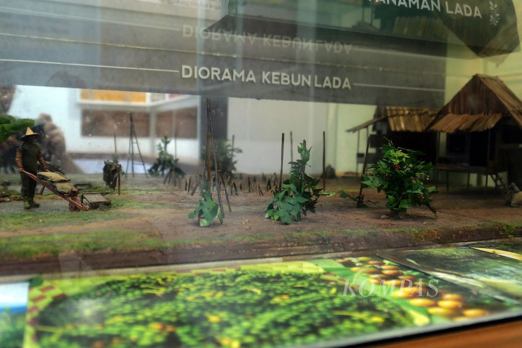 The diorama showcasing the success of the pepper plantation in Bangka Belitung is displayed at the Tin Museum in Pangkal Pinang City, Bangka Island, Bangka Belitung Province, on Saturday (4/27/2024). If properly managed according to applicable regulations, tin mining is believed to provide significant benefits to the community and preserve the natural balance for the development of other sectors, such as agriculture, plantations, maritime, and tourism.