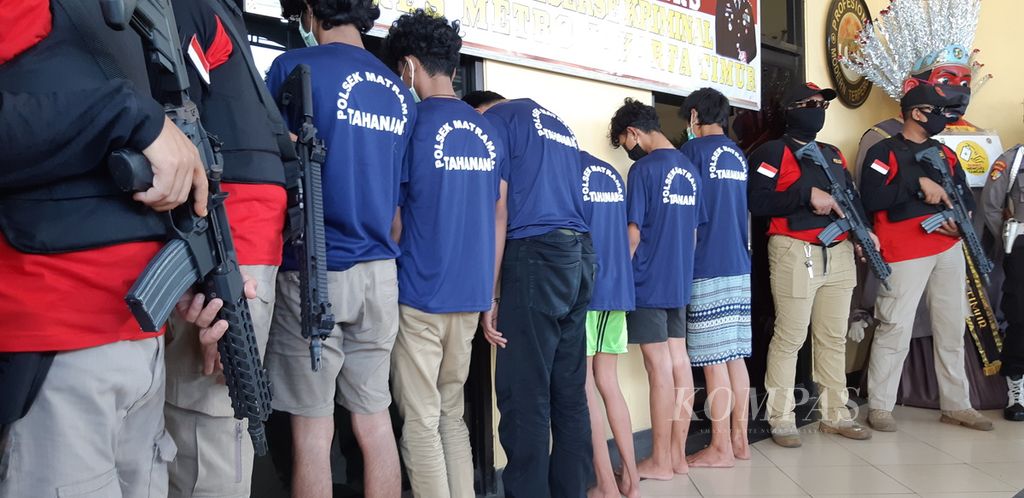 Enam remaja pelaku penyerangan di Matraman, Jakarta Timur, ditangkap polisi pada Rabu (19/8/2020). 