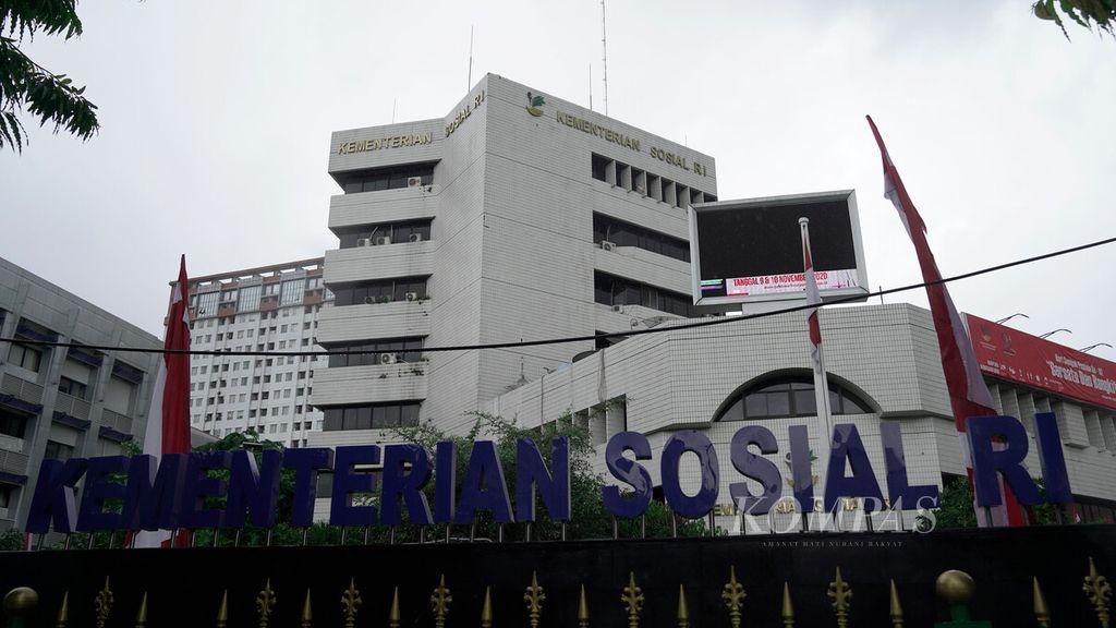 Suasana gedung Kementerian Sosial di Salemba, Jakarta Pusat, Sabtu (5/12/2020). 