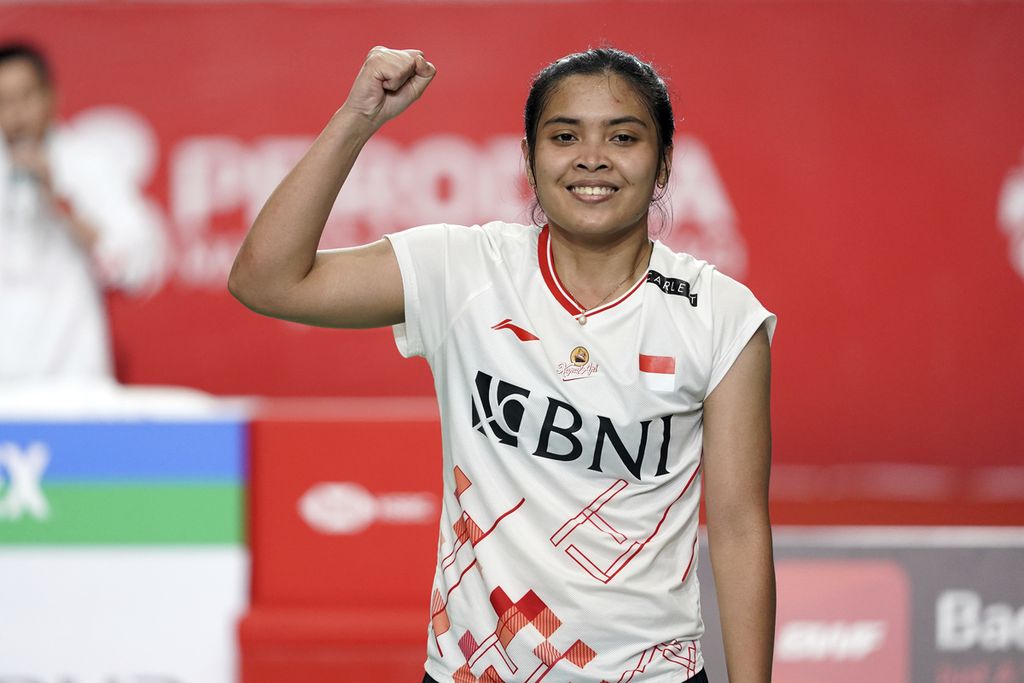 Tunggal putri Indonesia, Gregoria Mariska Tunjung, merayakan kemenangan atas Pusarla V. Sindhu (India) pada semifinal turnamen Malaysia Masters 2023 di Arena Axiata, Kuala Lumpur, Malaysia, Sabtu (27/5/2023). Gregoria menang 21-14 dan 21-17 sehingga melaju ke final.