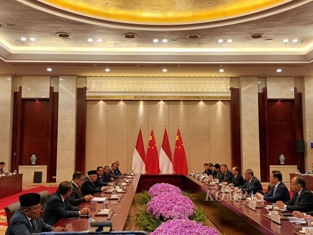 Wakil Presiden Ma’ruf Amin dan Perdana Menteri China Li Qiang bertemu di Grand Meeting Hall, International Conference Center, Li Yuan Resort, Nanning, Daerah Otonomi Guangxi, China, Sabtu (16/9/2023).