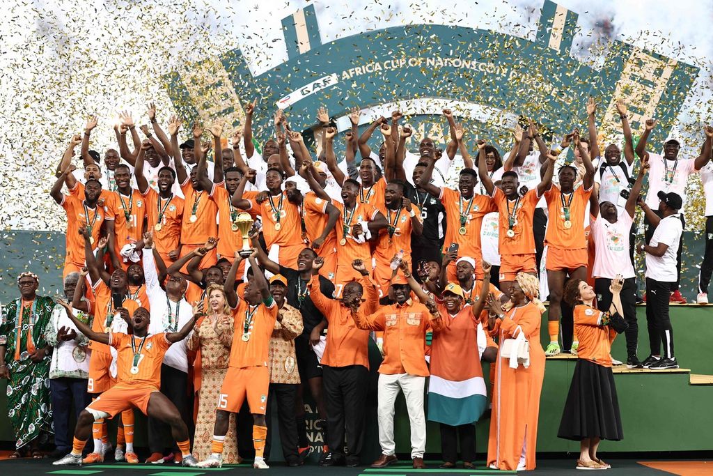 Para pemain Pantai Gading melakukan selebrasi setelah memenangi pertandingan final Piala Afrika 2023 antara Pantai Gading dan Nigeria di Stadion Alassane Ouattara, Abidjan, Pantai Gading, Senin (12/2/2024) dini hari WIB. Pantai Gading mengalahkan Nigeria, 2-1. 