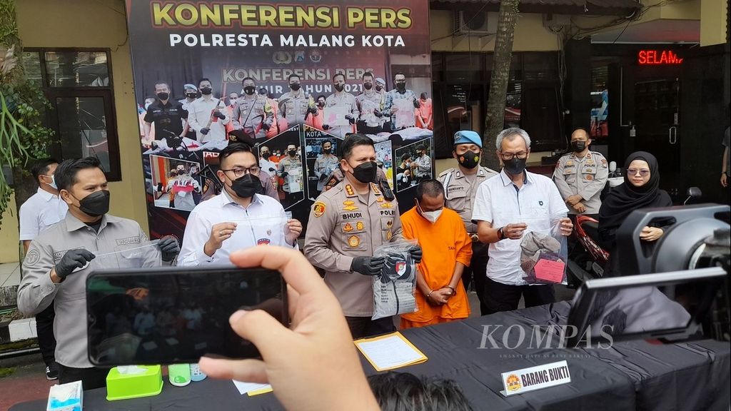 Kepala Polresta Malang Kota Komisaris Besar Budi Hermanto saat memberikan konferensi pers pengungkapan kasus pembunuhan di wilayahnya, Selasa (7/6/2022).