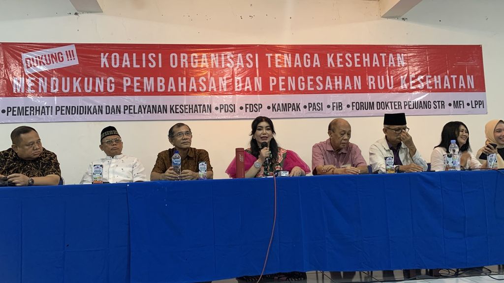 Sebanyak 17 organisasi tenaga kesehatan menyatakan deklarasi dukungan pada RUU Kesehatan di Gedung Joang 45, Jakarta, Sabtu (6/5/2023).