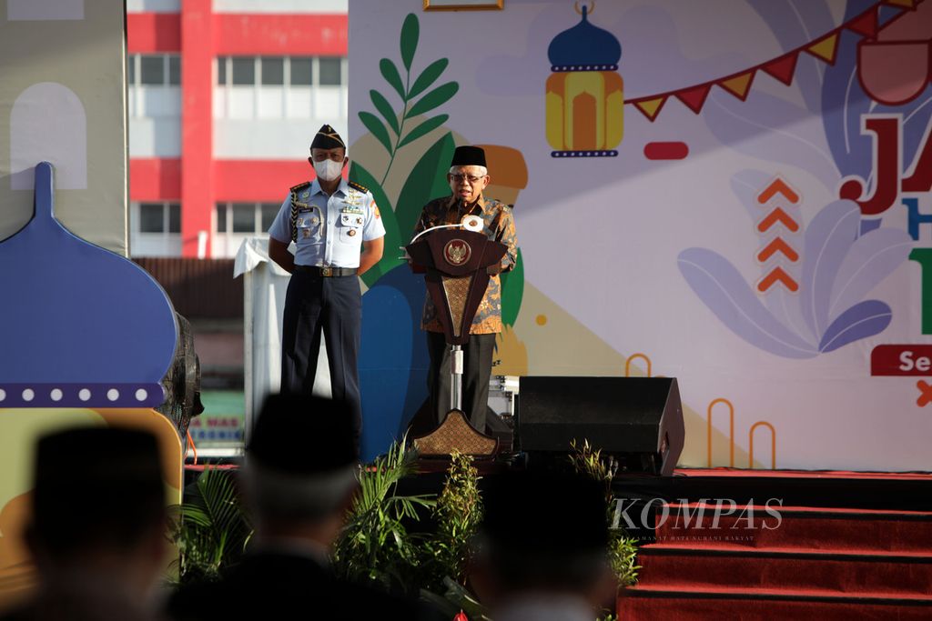 Wakil Presiden Ma'ruf Amin memberikan sambutan pada pembukaan Jateng Halal Fair 2023 di Alun-alun Masjid Agung Kauman, Kota Semarang, Jawa Tengah, Senin (3/4/2023). 