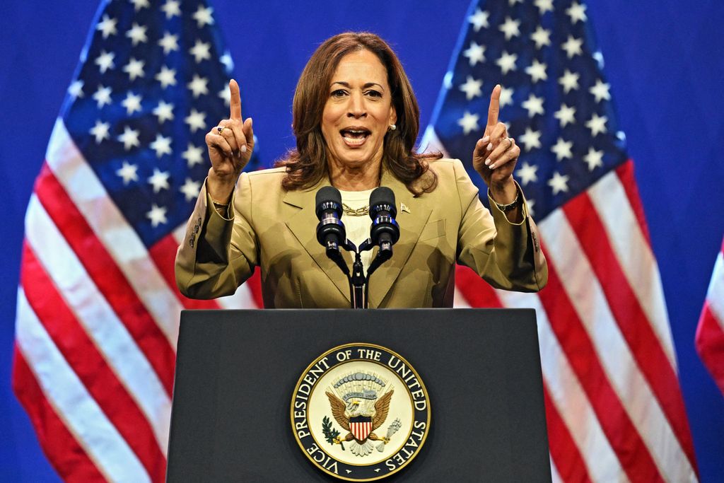 Wakil Presiden Amerika Serikat Kamala Harris berpidato pada kampanye Partai Demokrat di Pennsylvania Convention Center di Philadelphia, Pennsylvania, AS, 13 Juli 2024. 