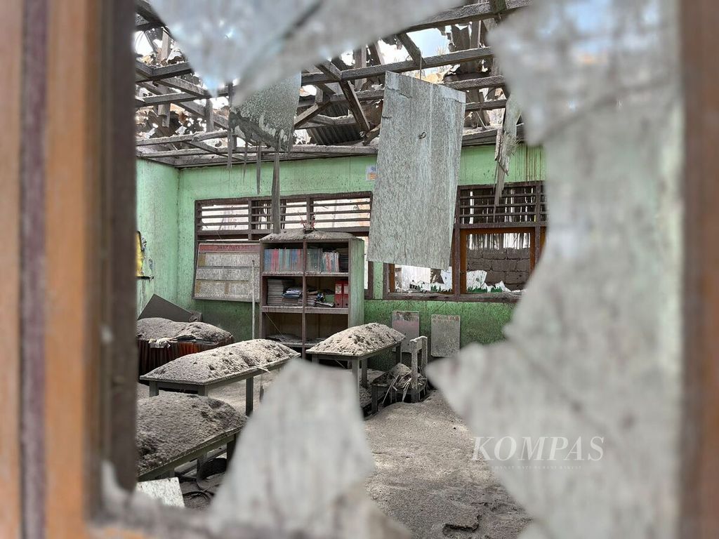 The Injili Masehi Sangihe Talaud Elementary School, located in Laingpatehi Village, Tagulandang District, Sitaro Regency, North Sulawesi, was destroyed due to the eruption of Mount Ruang on Friday (10/5/2024).
