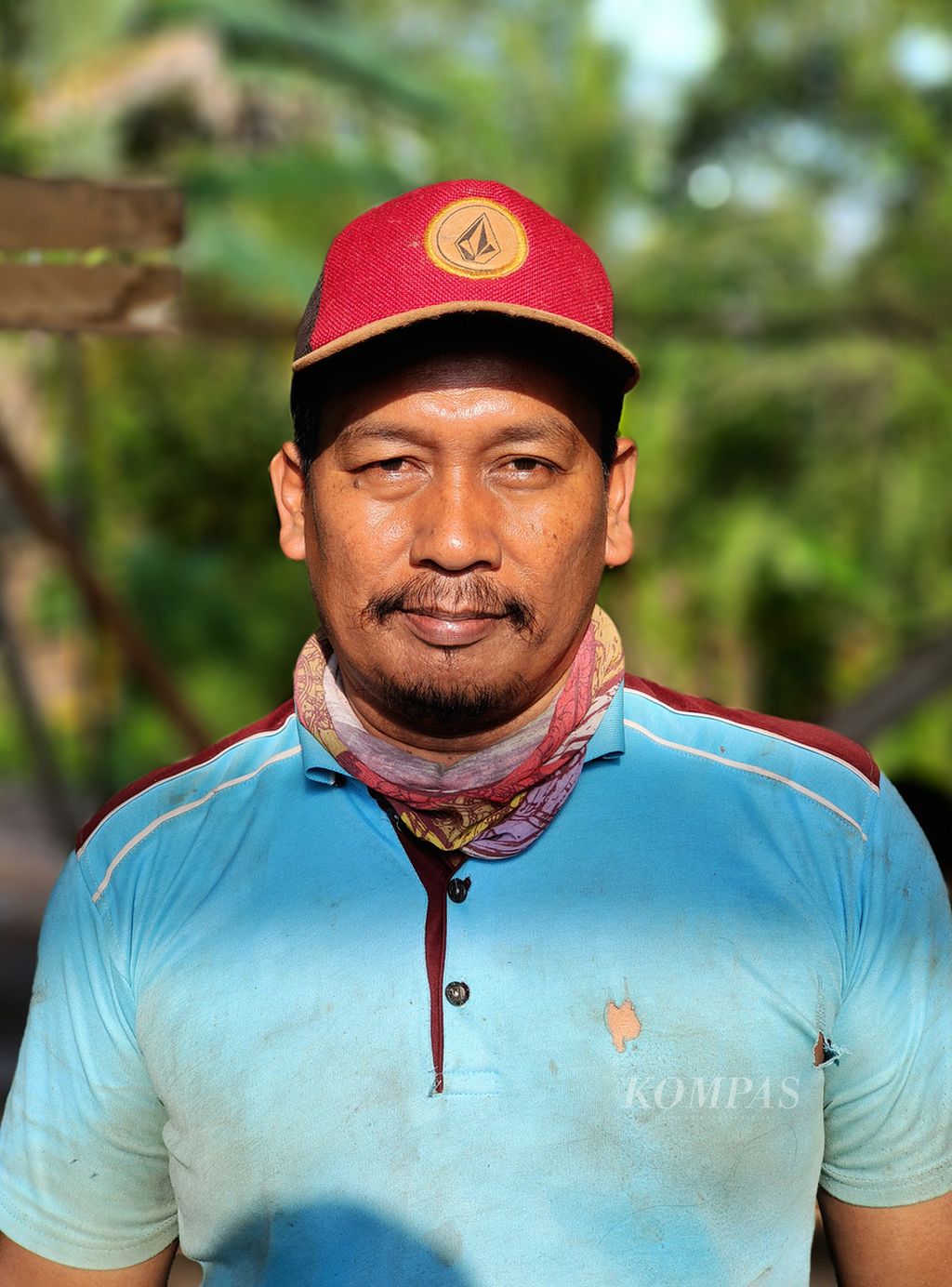 Wartono (46), petani sekaligus pemilik jasa penggilingan padi di Desa Purwosari, Kecamatan Tanjung Lago, Banyuasin, Sumatera Selatan, Senin (26/2/2024). 