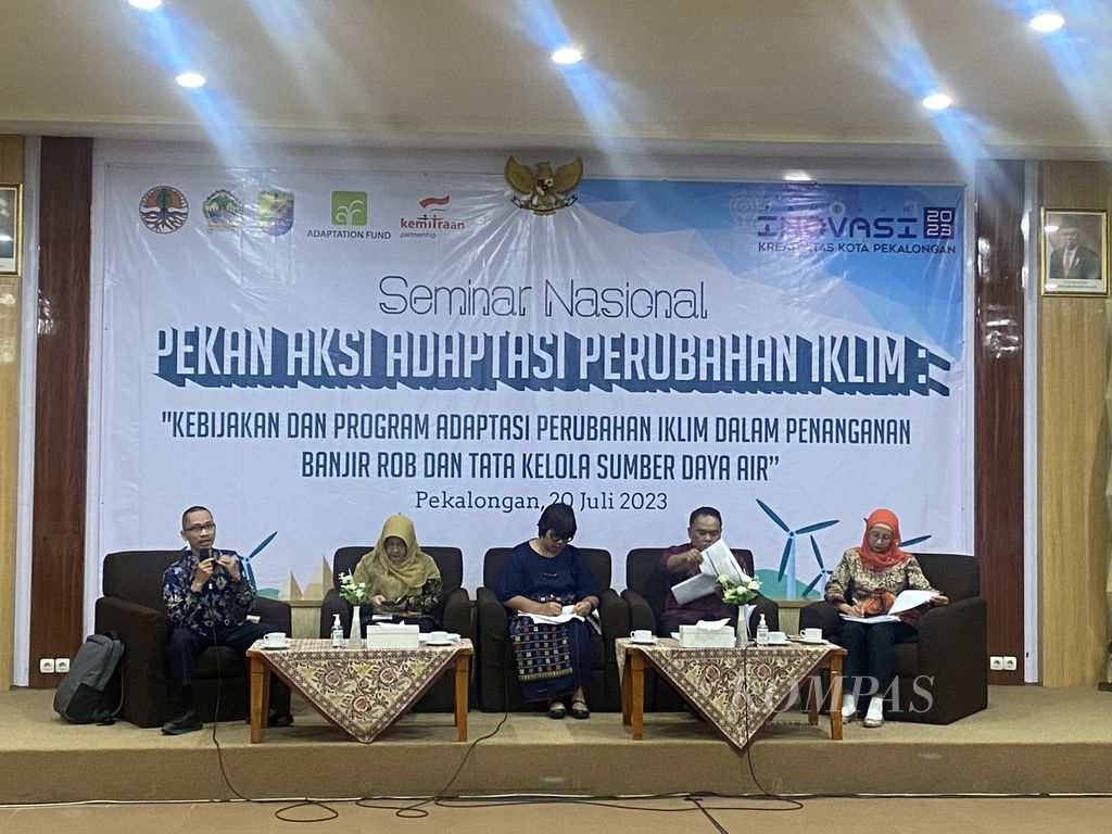 Suasana Seminar Nasional Pekan Adaptasi Perubahan Iklim di Kota Pekalongan, Jawa Tengah, Kamis (20/7/2023). Dalam seminar itu dibahas strategi pemerintah dalam membantu masyarakat melakukan adaptasi perubahan iklim. 