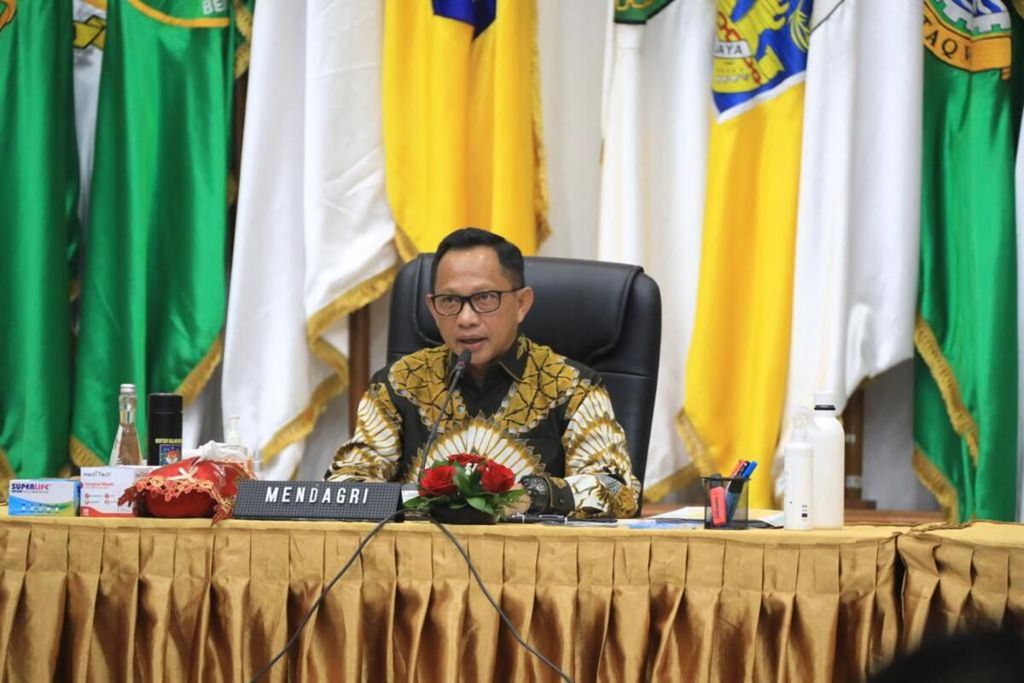 Menteri Dalam Negeri Tito Karnavian memberikan arahan, di kantor Kemendagri, Jakarta, Senin (10/8/2020).