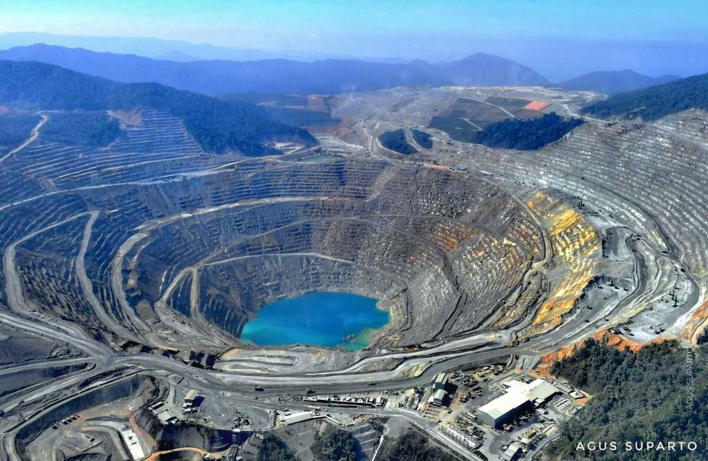 Lokasi pertambangan PT Amman Mineral Nusa Tenggara (AMNT) yang berada di Sumbawa Barat, Provinsi Nusa Tenggara Barat (NTB). Pembangunan smelter PT AMNT di Sumbawa Barat telah mencapai 51,63 persen. Diperkirakan, smelter ini akan rampung pada Mei 2024.