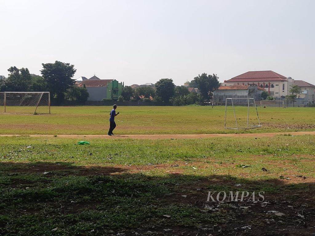 Suasana Lapangan Bima di Kota Cirebon, Jawa Barat, Jumat (6/1/2023) pagi. Kawasan itu menjadi salah satu trek untuk olahraga lari.