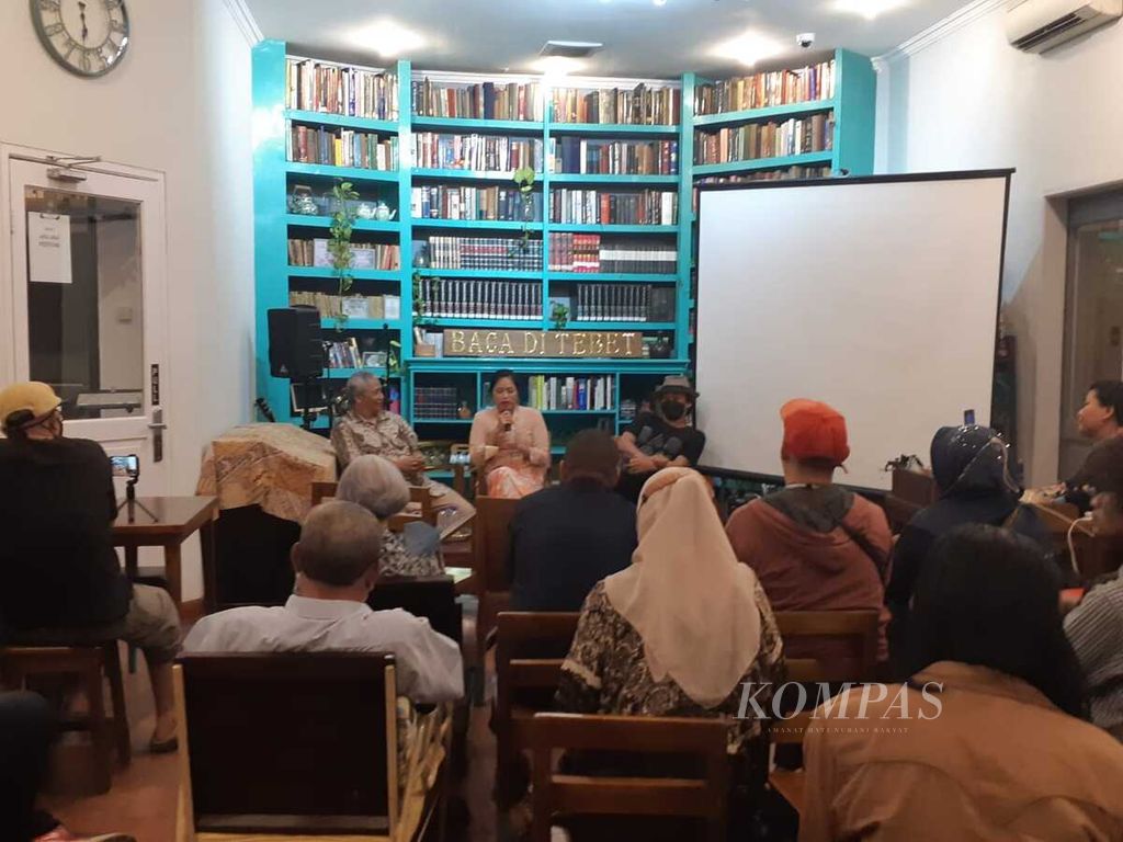 Diskusi buku di Perpustakaan Baca di Tebet sebagai rangkaian festival literasi dan literatur JaliJaliFest22 pada 3-7 Agustus 2022.