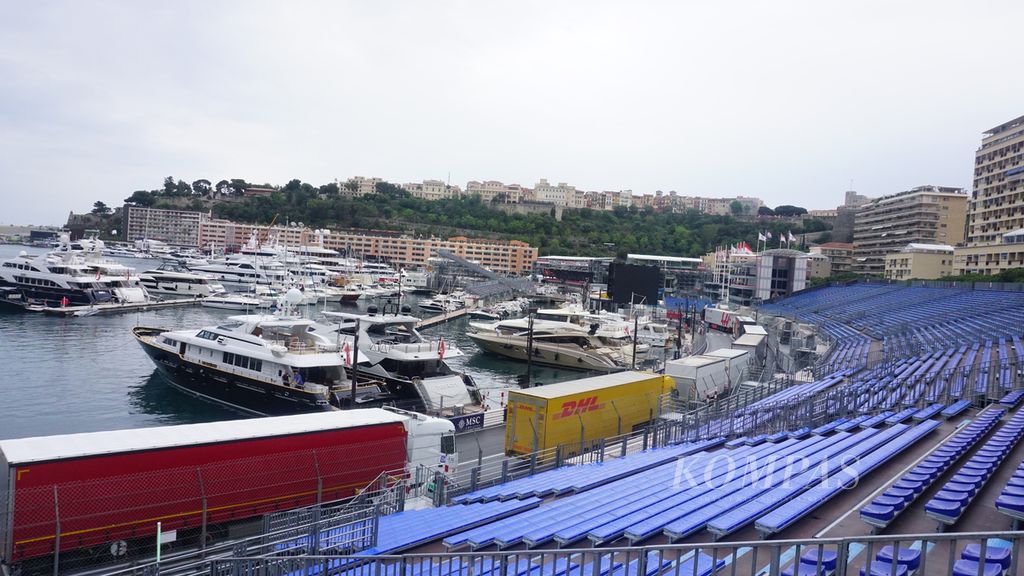 Suasana di Monte Carlo saat mempersiapkan Monaco Grand Prix pada Minggu (21/5/2023). Kesibukan sepekan sebelum Monaco Grand Prix terlihat di setiap sudut kota.