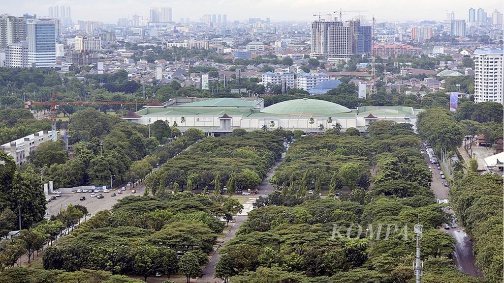 One point of green open space in the Senayan area, Jakarta, on Friday (3/2/2016).