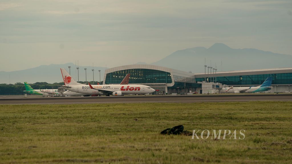 Aktivitas penerbangan di Bandara Soekarno-Hatta, Tangerang, Banten, Sabtu (8/10/2022). 