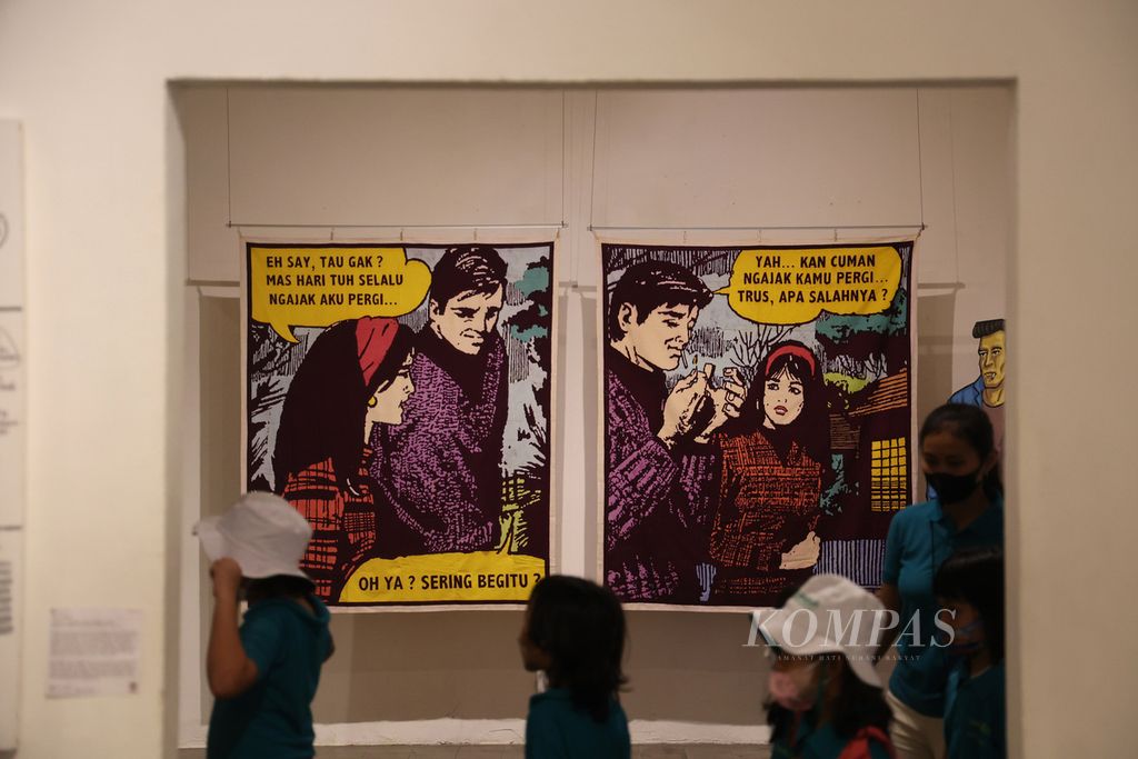 Bermacam karya komik ditampilkan dalam pameran Yogyakarta Komik Weeks di Jogja National Museum, Yogyakarta, Kamis (3/11/2022). Pameran ini menampilkan 30 karya seniman komik serta 30 komik karya peserta lomba komik Kukuruyug #8. 