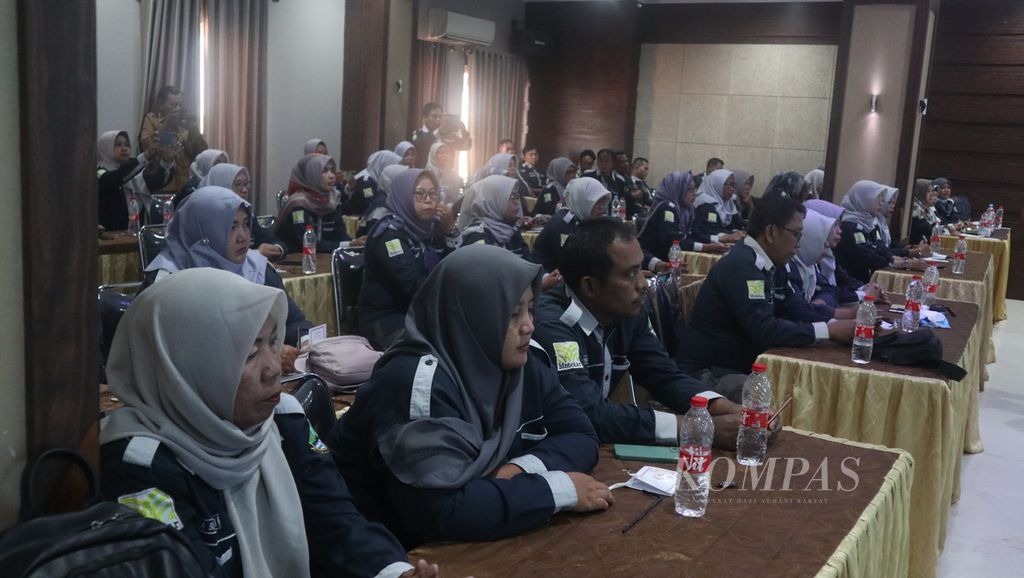 Suasana pembentukan Tim Gerakan Bersama Cegah Perceraian atau Geber Ceper di Kabupaten Cirebon, Jawa Barat, Selasa (30/5/2023). 