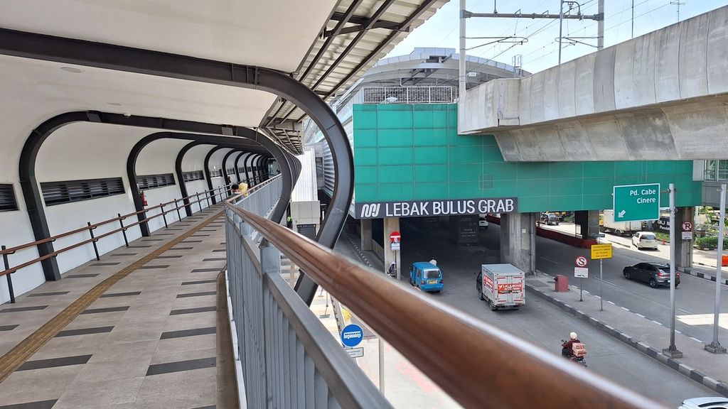 Simpang Temu Lebak Bulus yang menghubungkan Poin Square dan Stasiun Lebak Bulus, Jakarta, Rabu (20/3/2024).
