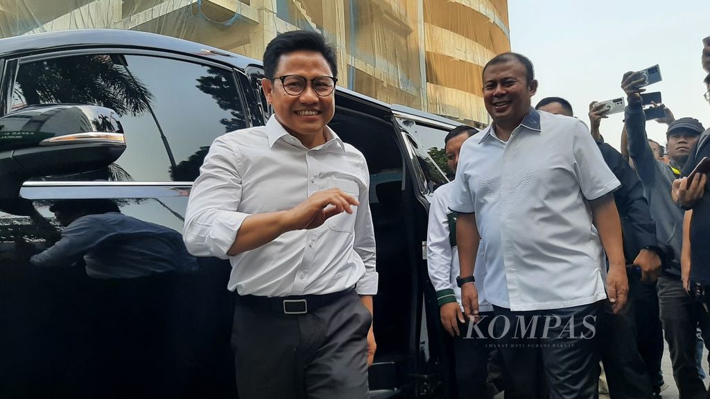 Bakal calon wakil presiden dari Koalisi Perubahan Muhaimin Iskandar saat tiba di RSPAD Gatot Soebroto, Sabtu (21/10/2023).