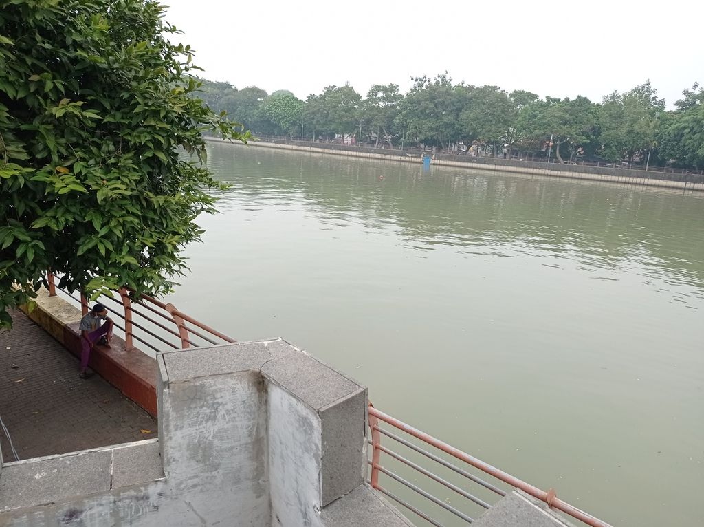Sungai Cisadane dilihat dari menara pandang yang ada di Cisadane Walk, Kota Tangerang, Banten, Rabu (3/8/2022).