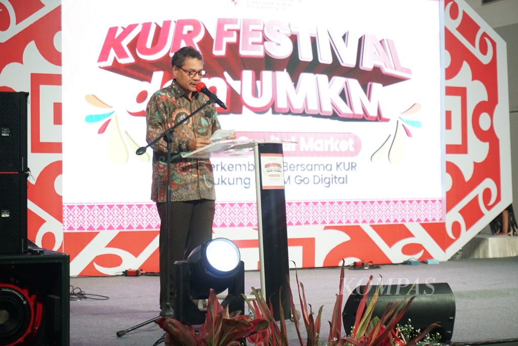 Deputi Bidang Koordinasi Ekonomi Makro dan Keuangan Kemenko Perekonomian Iskandar Simorangkir menyampaikan sambutan dalam KUR Festival dan UMKM Goes to Capital Market di Manado, Sulawesi Utara, Rabu (28/9/2022).