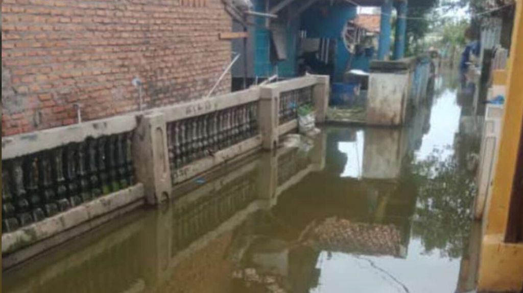 Salah satu lokasi yang terdampak banjir di Kabupaten Karawang, Jawa Barat, sejak Kamis (14/3/2024). Dua kecamatan yang terdampak banjir adalah Tirtajaya dan Teluk Jambe Barat.