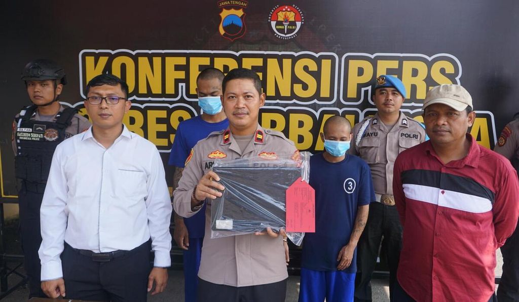 Jajaran Kepolisian Sektor Karangreja Polres Purbalingga menangkap dua tersangka pencurian di sekolah, Selasa (28/5/2024).