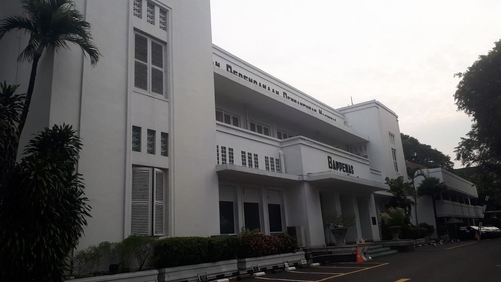 Gedung utama Badan Perencanaan Pembangunan Nasional (Bappenas) yang telah ditetapkan menjadi cagar budaya di Jalan Taman Suropati, Menteng, Jakarta Pusat, Kamis (18/5/2023).