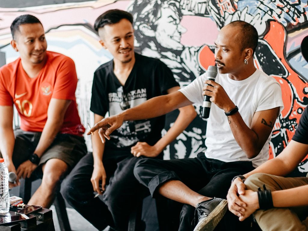 Tatuk Marbudi dalam sebuah acara bincang-bincang dengan komunitas kreatif di Surakarta pada 31 Oktober 2018.