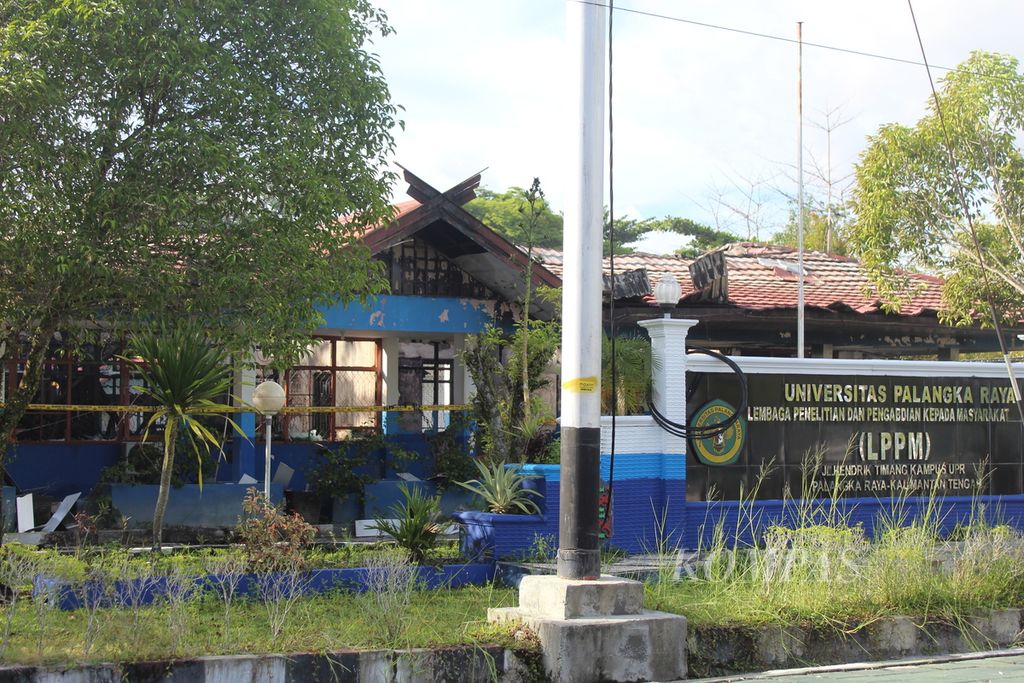 Gedung LPPM Universitas Palangkaraya (UPR), Kalimantan Tengah, terbakar pada Rabu (22/3/2023). Setidaknya empat ruangan hangus terbakar pada kejadian tersebut.