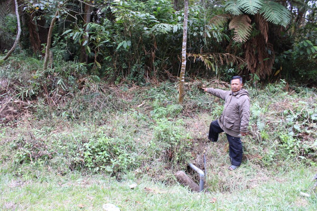 Jalur air bersih BUMDes Karamatwangi Garut