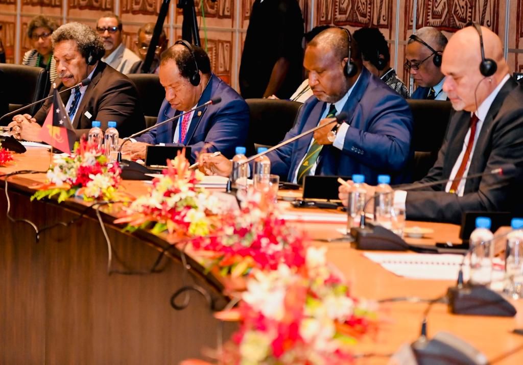 Presiden Joko Widodo melangsungkan pertemuan bilateral dengan Perdana Menteri Papua Nugini James Marape di APEC Haus, Port Moresby, Papua Nugini, Rabu (5/7/2023).
