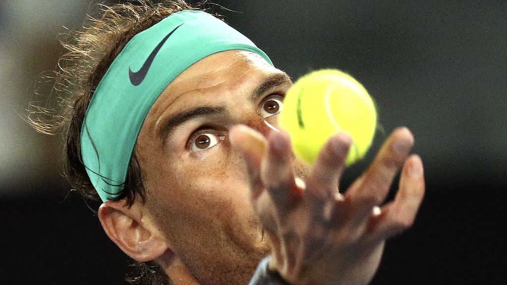 Petenis Spanyol, Rafael Nadal, melakukan servis saat bertanding melawan petenis Italia, Matteo Barrettini, pada babak semifinal Australia Terbuka 2022 di Road Laver Arena, Melbourne, Australia, Jumat (28/1/2022).