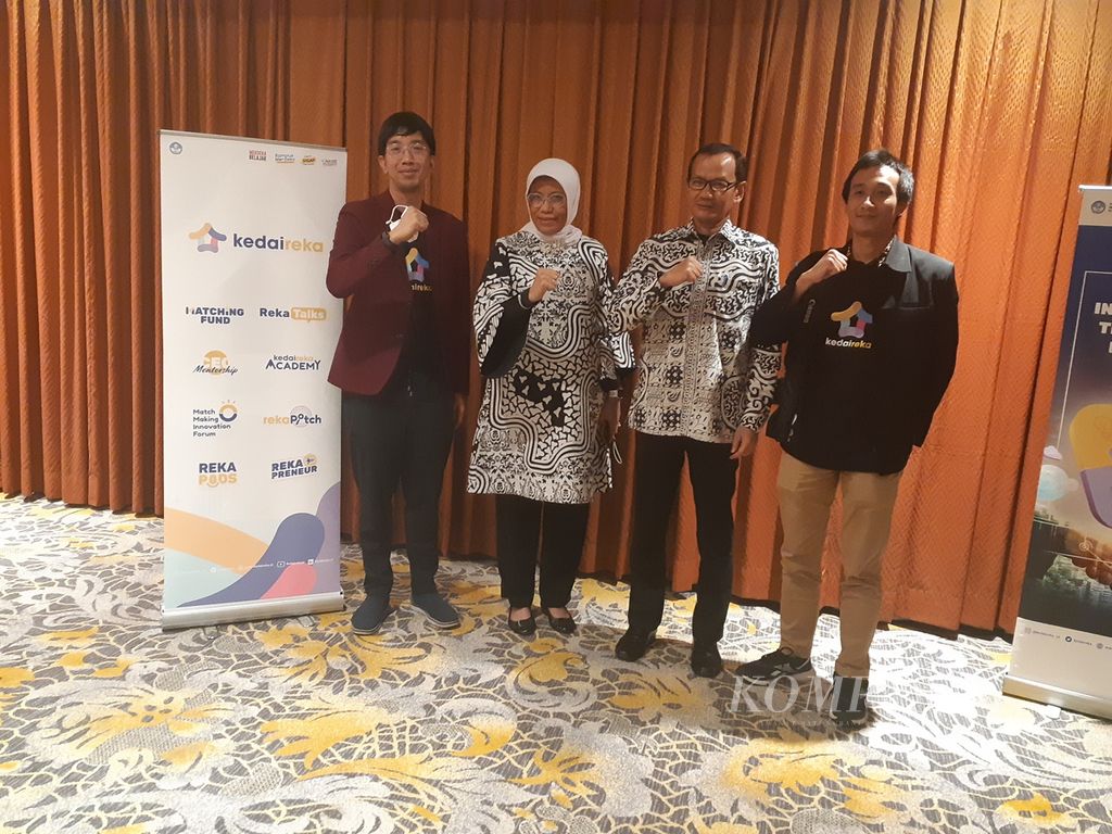  Pelaksana Tugas Direktur Jenderal Pendidikan Tinggi, Riset, dan Teknologi, Kemendikbidtistek Nizam (kedua dari kanan) hadir di acara peluncuran Ekosistem Kedaireka 2022: Kolaborasi dan Inovasi untuk Masa Depan Berkelanjutan, di Jakarta, Jumat (21/11/2022),