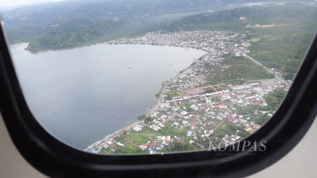 Pesisir Pulau Bacan, tepatnya Labuha, ibu kota Kabupaten Halmahera Selatan, Maluku Utara, Jumat (26/4/2019)