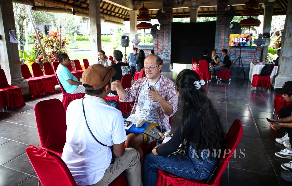 Pertemuan bisnis antara pemimpin grup dan delegasi dari sejumlah negara dalam Indonesian Music Expo (Imex) 2023 di Museum Puri Lukisan, Ubud, Bali, Sabtu (23/09/2023). Pada kesempatan tersebut para musisi berupaya mempromosikan grup mereka untuk mendapatkan kerja sama. 