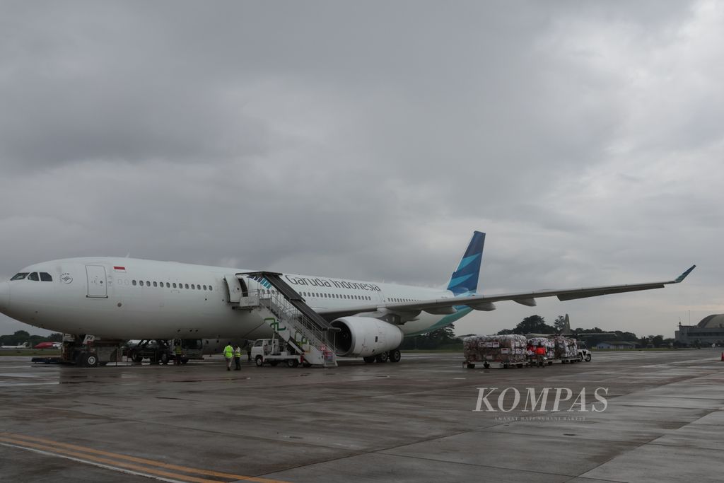Empat pesawat Garuda Indonesia diberangkatkan ke Turki dan Suriah, Selasa (21/2/2023). Keempat pesawat membawa 140 ton bantuan berupa makanan, pakaian, serta logistik lain untuk warga terdampak gempa di kedua negara.