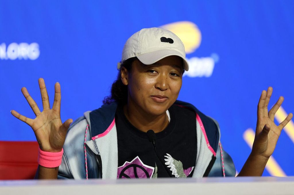 Petenis Jepang, Naomi Osaka, berbicara saat jumpa pers menjelang AS Terbuka di USTA Billie Jean King National Tennis Center, New York, Sabtu (24/8/2024).