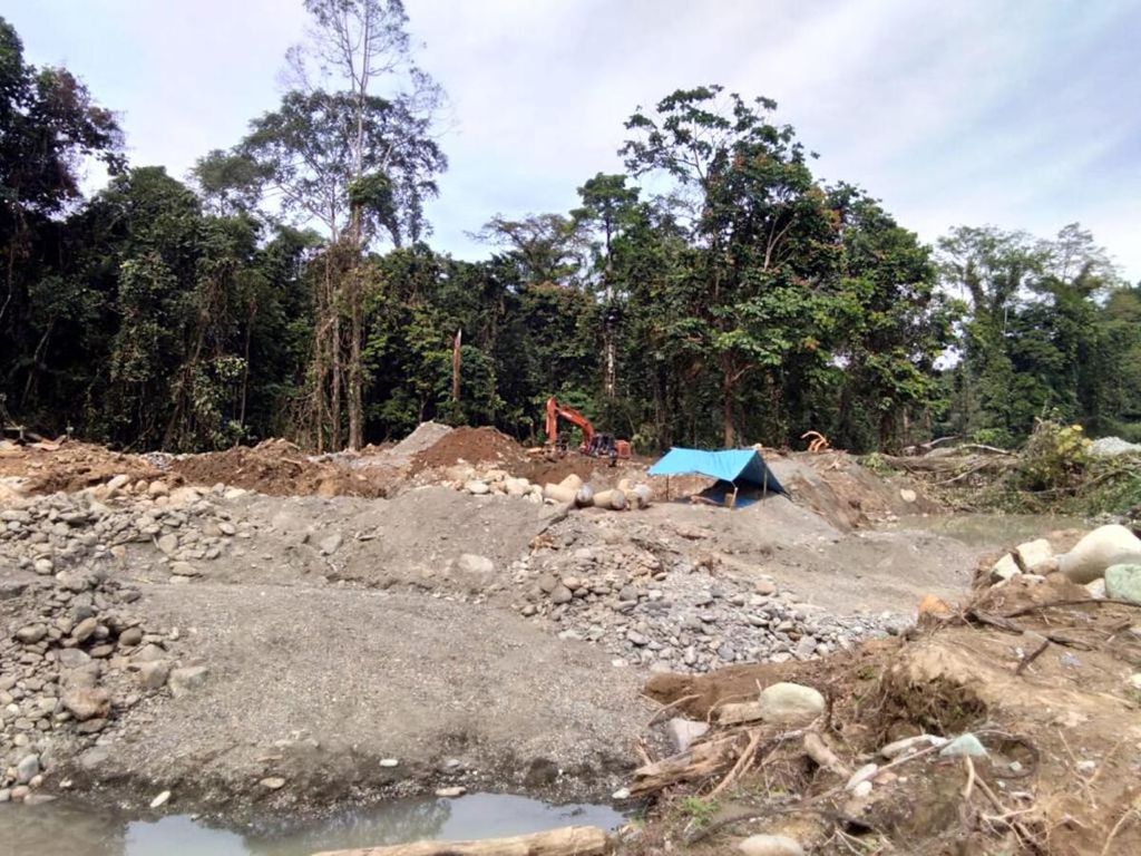 Lokasi tambang emas tanpa izin di Aceh Barat didokumentasikan oleh Wahana Lingkungan Hidup Indonesia (Walhi) Aceh pada Agustus 2019. Tambang ilegal di dalam kawasan hutan memicu kerusakan alam.